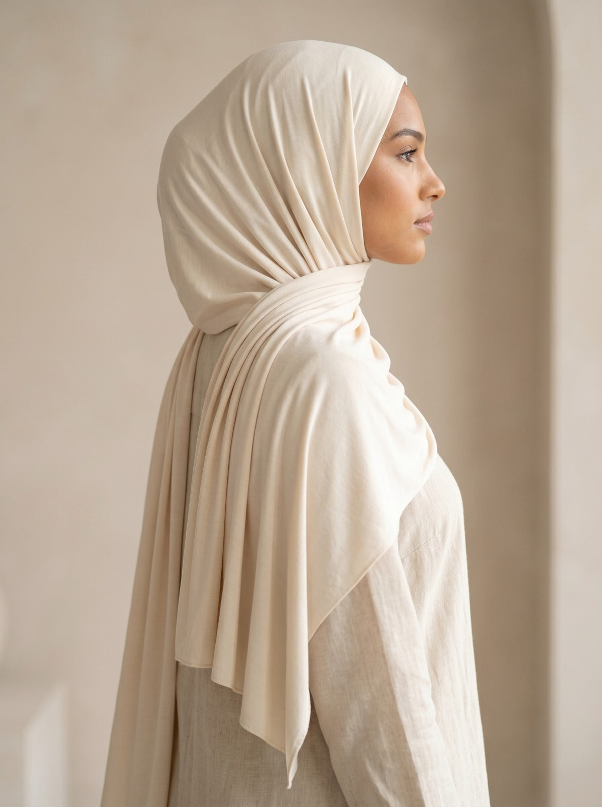 Hijab Air Soft ivory nude, vue de profil
