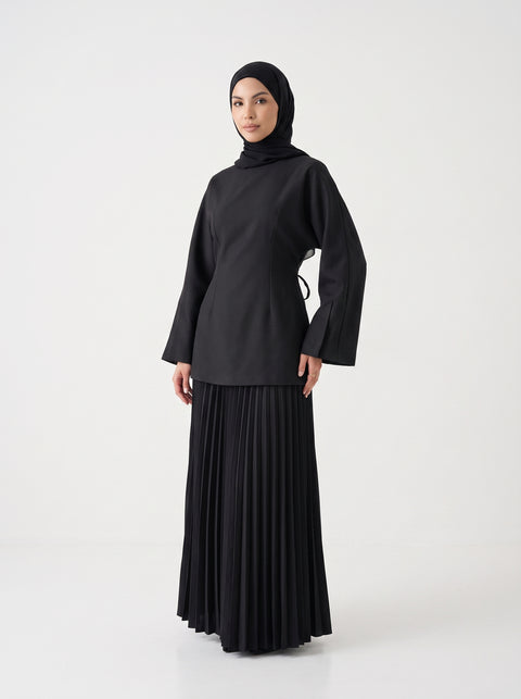 Ensemble Pleated - Charcoal Black — vue 3