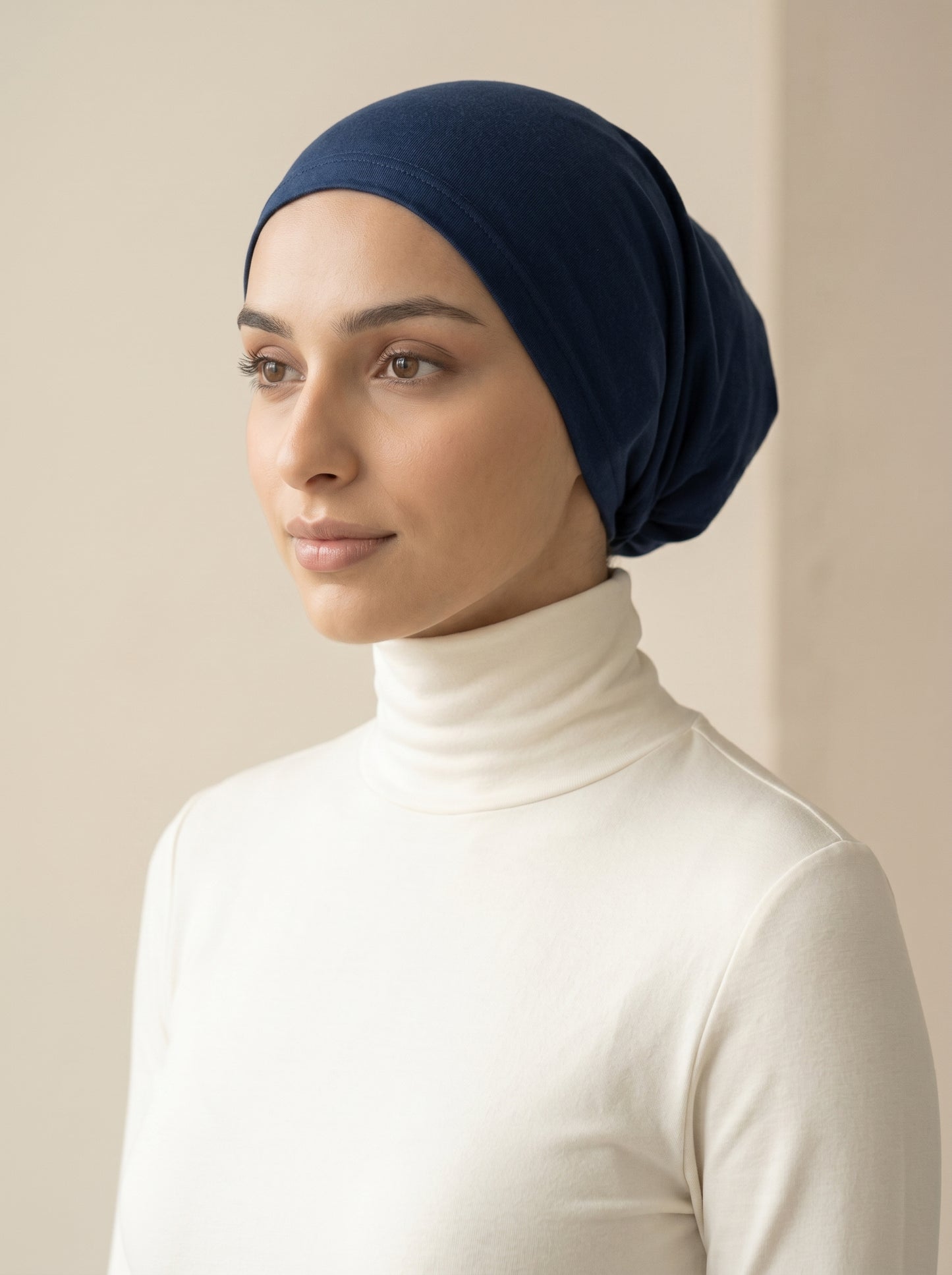 Bonnet sous-hijab bleu nuit, vue de profil
